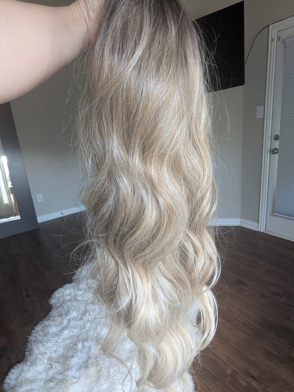 28 In Blonde Wavy Hair Wig - Natural Light Blonde
